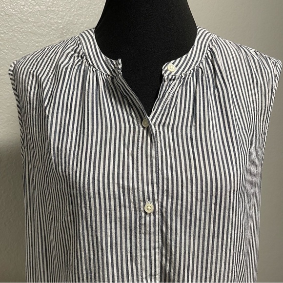 Old Navy Grey/white Pinstriped Sleeveless Button Down Top Size Medium - Picture 2 of 5
